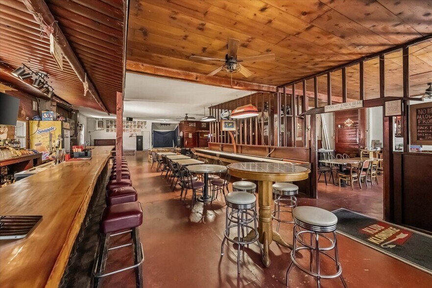 More Photos Of 21375 Main St, Lakehead Restaurant For Sale