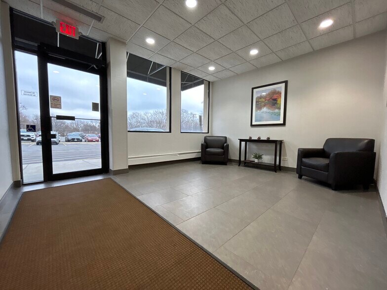More Photos Of 125 S Wilke Rd, Arlington Heights Medical For Lease