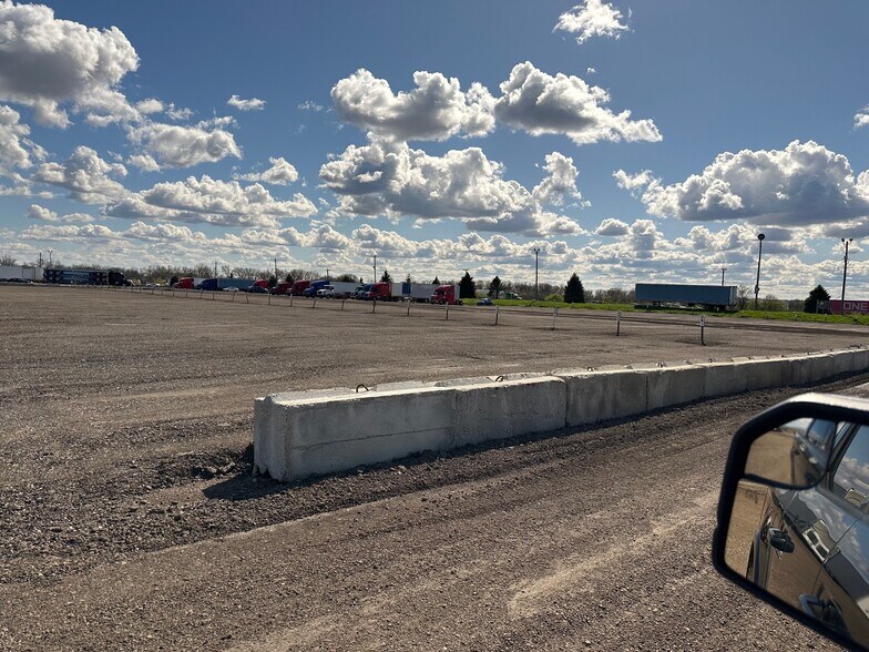 More Photos Of 27551 S Frontage Rd, Channahon Land For Lease