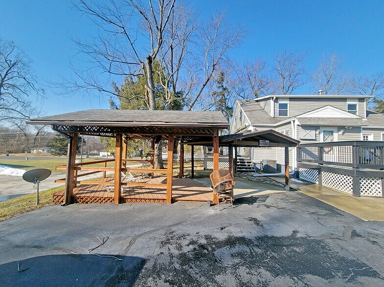 More Photos Of 8044 N Illinois St, Caseyville Office For Sale