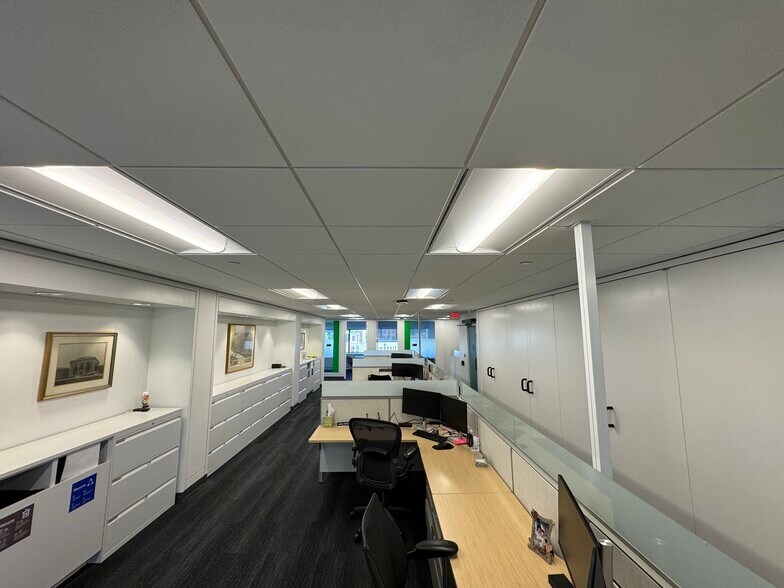 More Photos Of 1441 Main St, Springfield Office For Lease