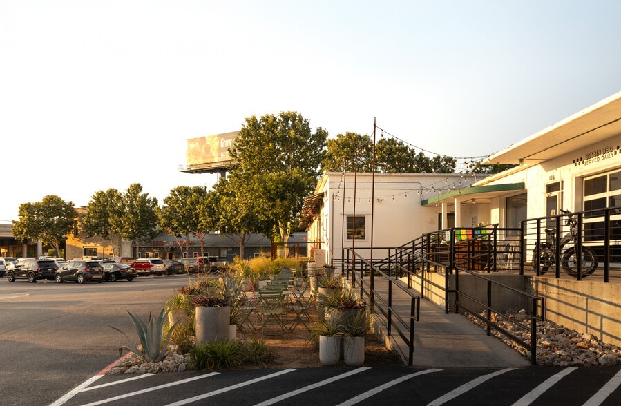More Photos Of 125 Lamar St, San Antonio Restaurant For Lease