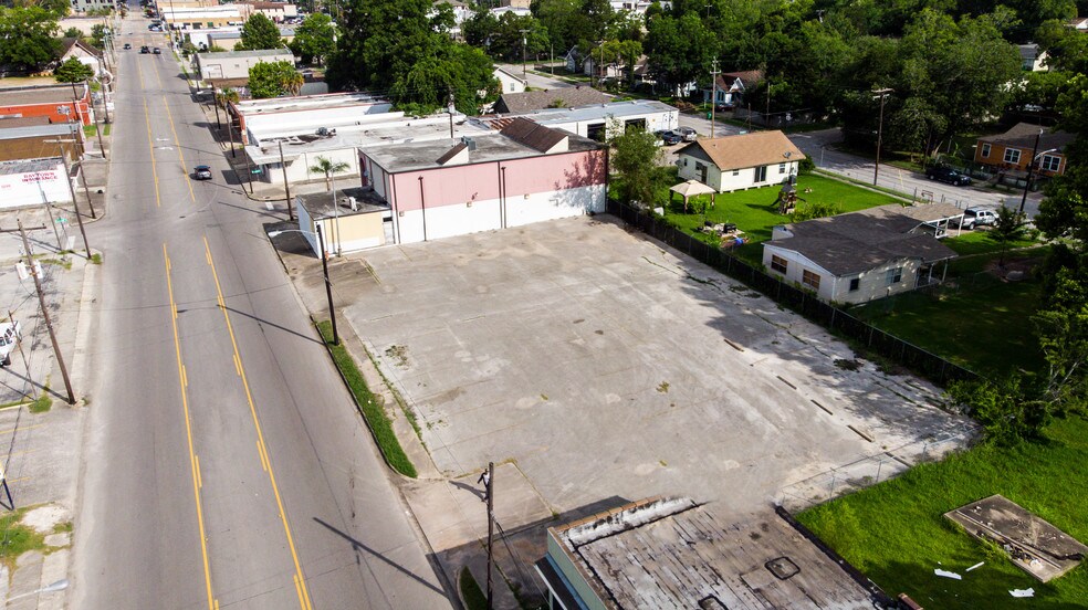 More Photos Of 200 E Texas Ave, Baytown Freestanding For Lease