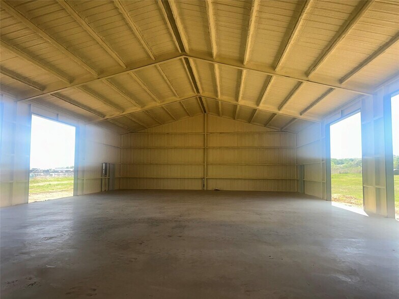 More Photos Of 200 Land of Goshen dr, Springtown Flex For Lease