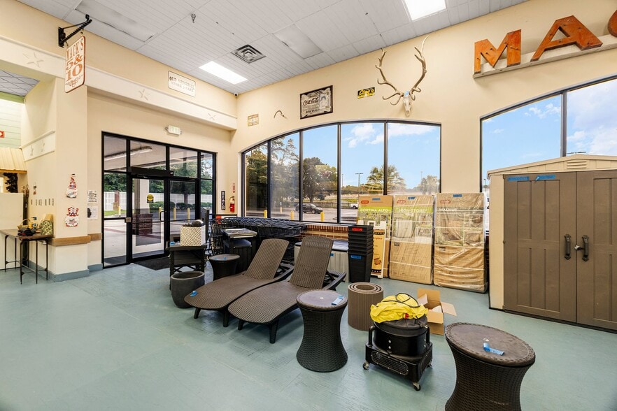 More Photos Of 821 King George Blvd, Savannah Unknown For Lease