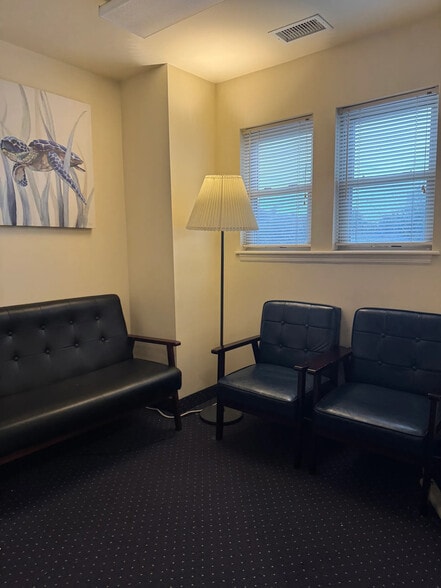 More Photos Of 124 Medford Ave, Patchogue Office For Sale