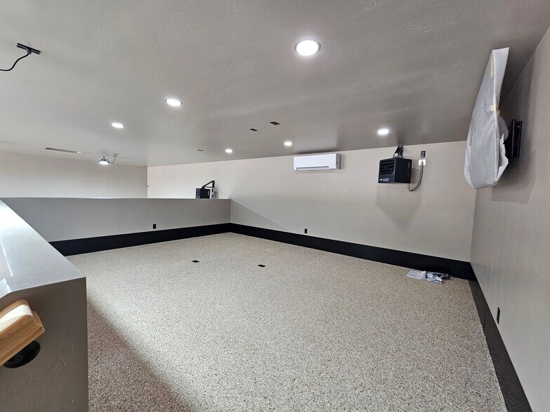 More Photos Of 39 Sunbridge Dr, Mccall Self Storage For Sale