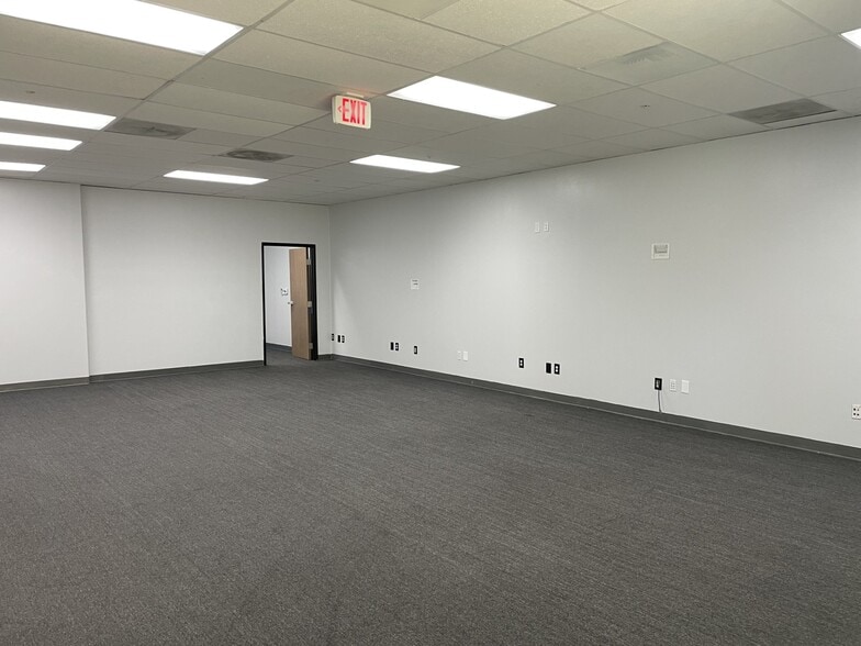 More Photos Of 38940 Trade Center Dr, Palmdale Warehouse For Lease