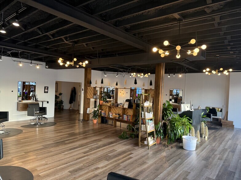 More Photos Of 5420 Johnson Dr, Mission Storefront Retail Office For Lease