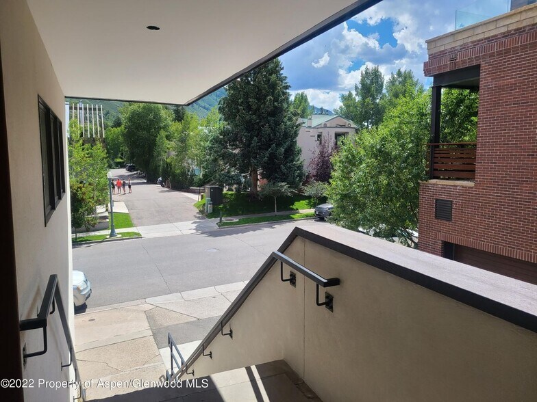 More Photos Of 117 S Spring St, Aspen Loft Creative Space For Sale