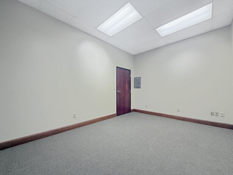 More Photos Of 1008 NW Paul Bunyan Dr NW, Bemidji Restaurant For Lease