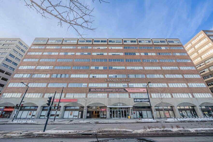 More Photos Of 323-355 Rue Chabanel O, Montréal Office For Lease