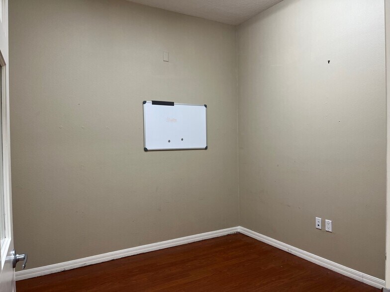 More Photos Of 1708-1718 Lexington Green Ln, Sanford Medical For Sale