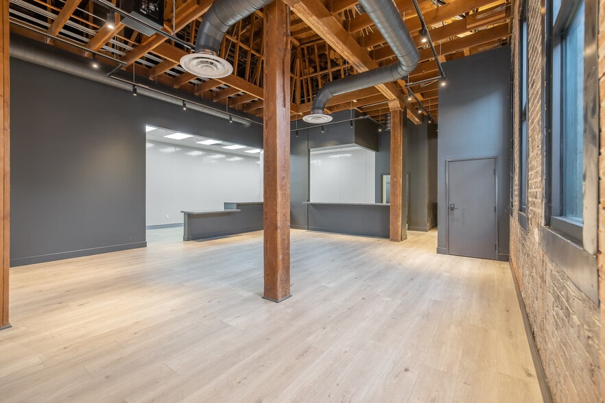 More Photos Of 215 W Main St, Visalia Restaurant For Lease