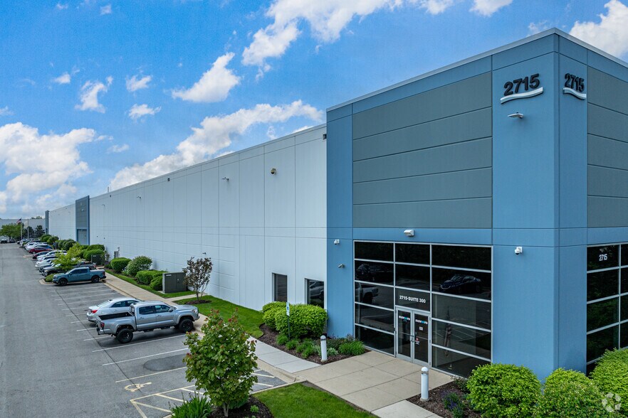 Primary Photo Of 2715 Davey Rd, Woodridge Distribution For Lease