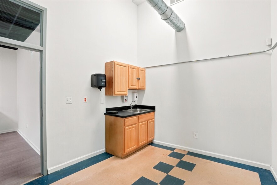 More Photos Of 5534-5546 Pulaski Ave, Philadelphia Office For Lease