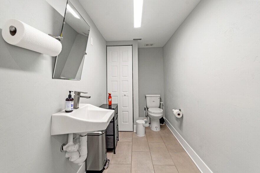 More Photos Of 2720 NW 6th St, Gainesville Medical For Lease