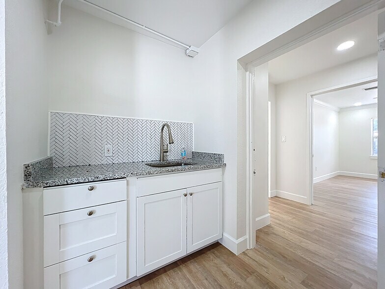 More Photos Of 507 East St, Longwood Office Residential For Lease