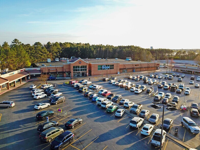 More Photos Of 4550 Jonesboro Rd, Union City Freestanding For Lease