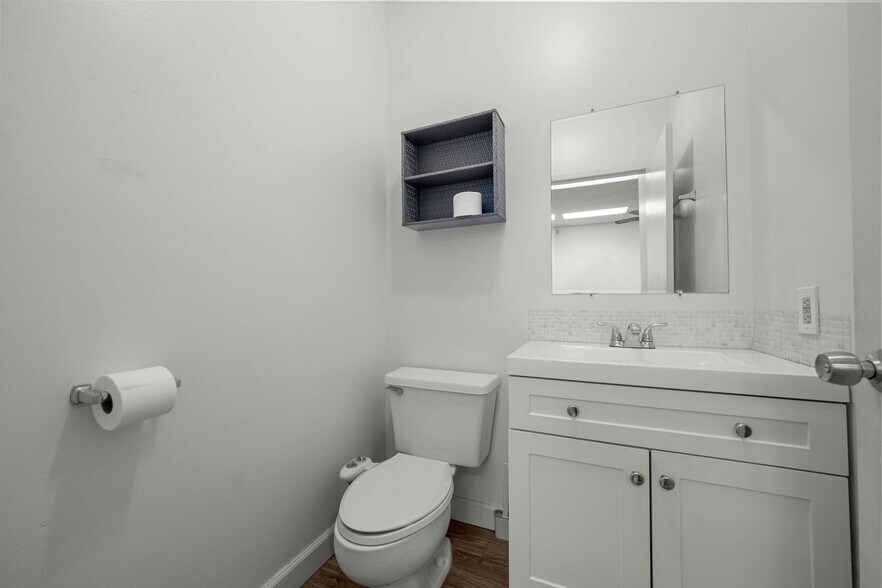 More Photos Of 1020 NE 5th St, Crystal River Unknown For Lease