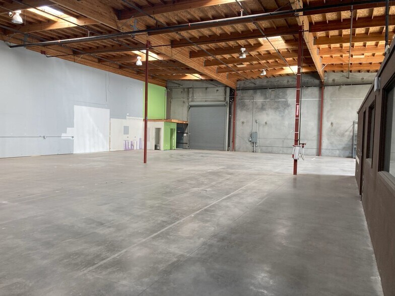 More Photos Of 1000 Quesada Ave, San Francisco Warehouse For Lease