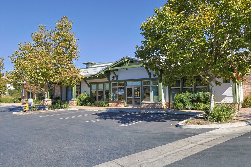More Photos Of 29105-29125 Canwood St, Agoura Hills Restaurant For Lease