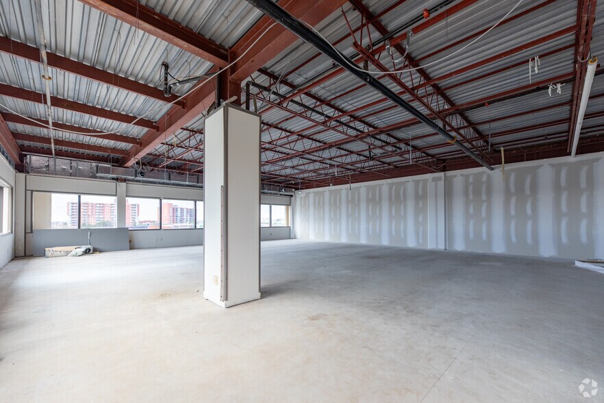 More Photos Of 1615 Dundas St E, Whitby General Retail For Lease