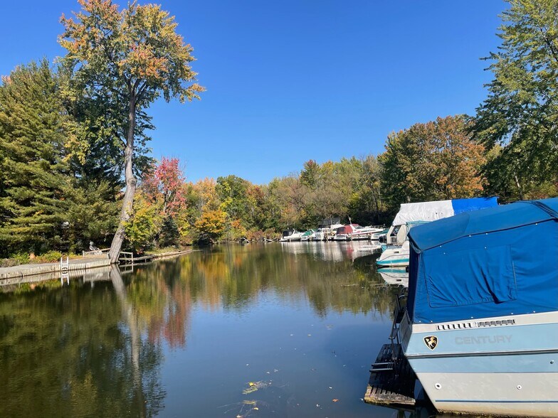 More Photos Of 9503 Hitchcock Point, Bridgeport Marina For Sale
