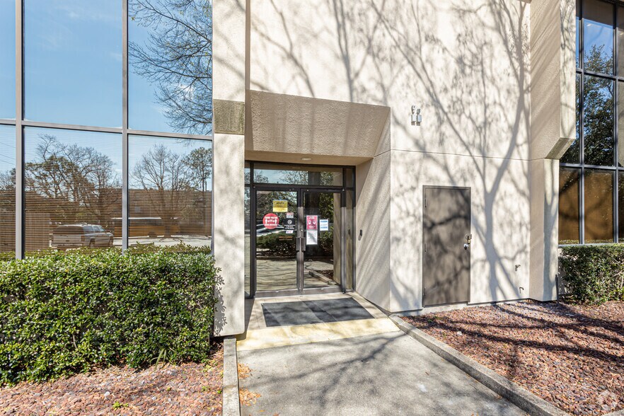 More Photos Of 4200 S I-10 Service Rd, Metairie Office For Lease