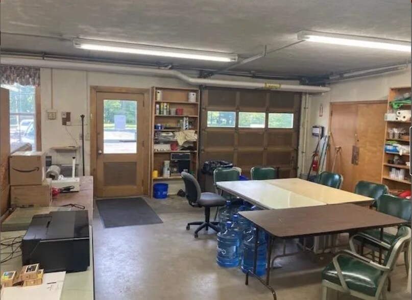 More Photos Of 101 Quaker Hill Dr, Richmond Flex For Lease