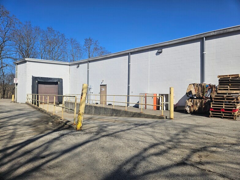 More Photos Of 15977-15981 State Route 170, Calcutta Freestanding For Lease