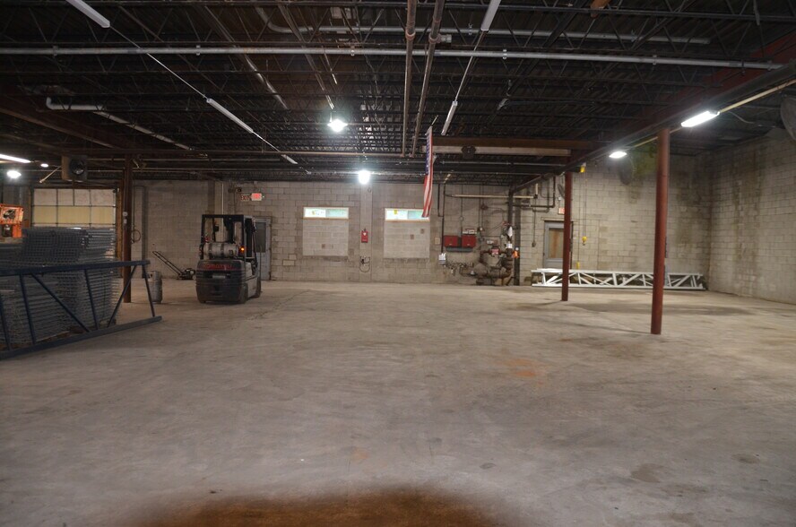 More Photos Of 726 S Broadway, Aurora Warehouse For Sale