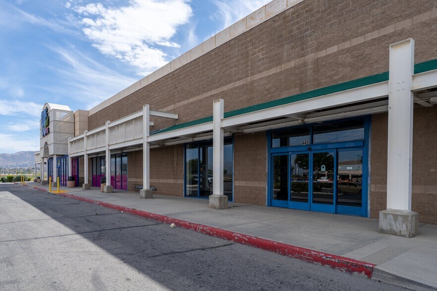 More Photos Of 330 W Rancho Vista Blvd, Palmdale Unknown For Lease