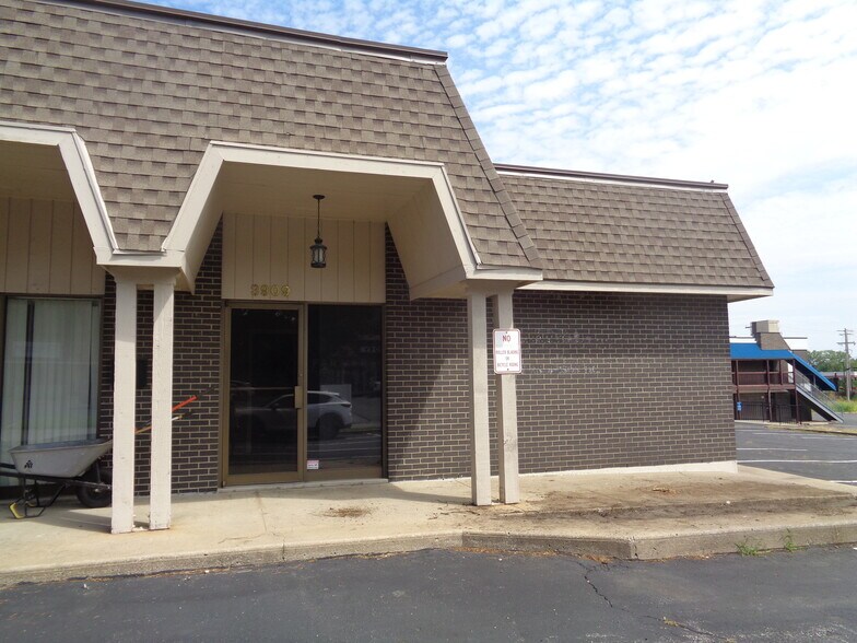 More Photos Of 3903-3913 S Lynn Ct, Independence Office For Sale