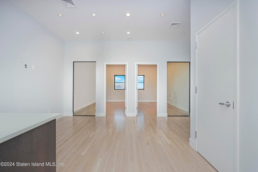 More Photos Of 144 Mcclean Ave, Staten Island Office For Lease