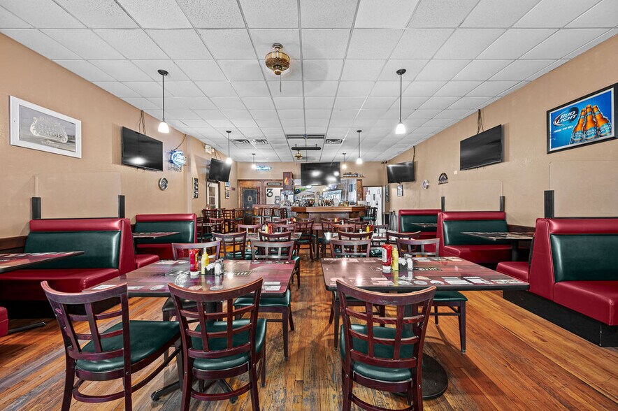 More Photos Of 235 S Main St, Palisade Restaurant For Sale