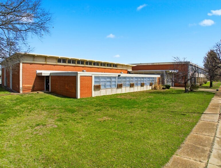 More Photos Of 3923-3955 Saint Ferdinand Ave, Saint Louis Schools For Sale