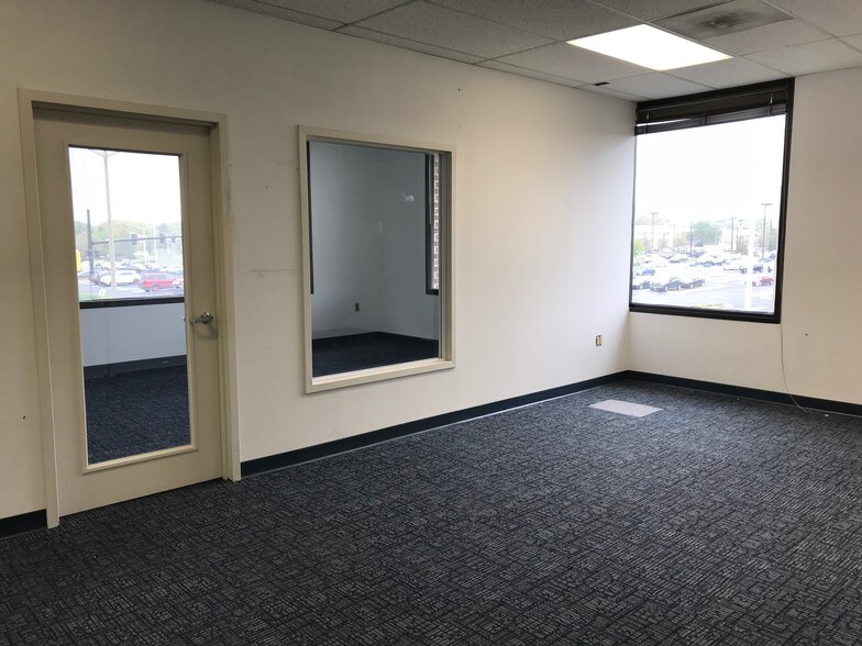 More Photos Of 1110-1118 Herndon Pky, Herndon Office For Lease