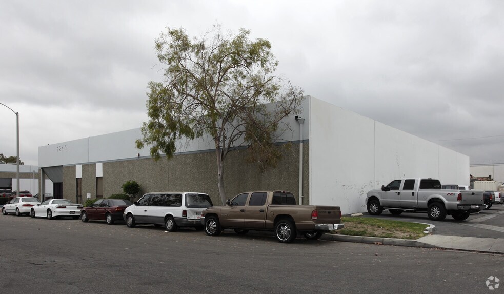 More Photos Of 1240 N Grove St, Anaheim Warehouse For Lease