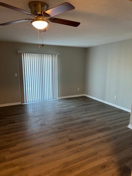More Photos Of 412 Woodcreek Dr, Radcliff Apartments For Sale