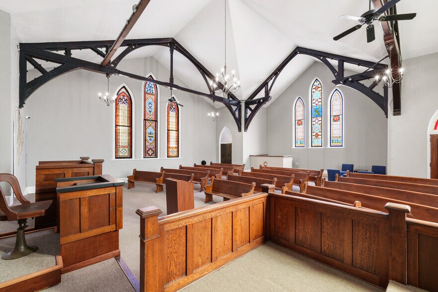 More Photos Of 311 17th St, Ashland Loft Creative Space For Sale