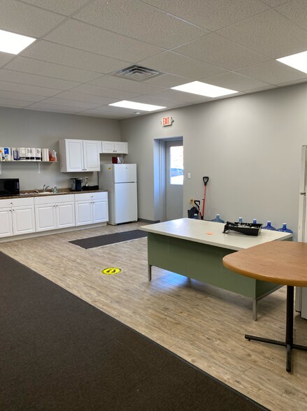 More Photos Of 2120 E Market St, Logansport Storefront Retail Office For Lease