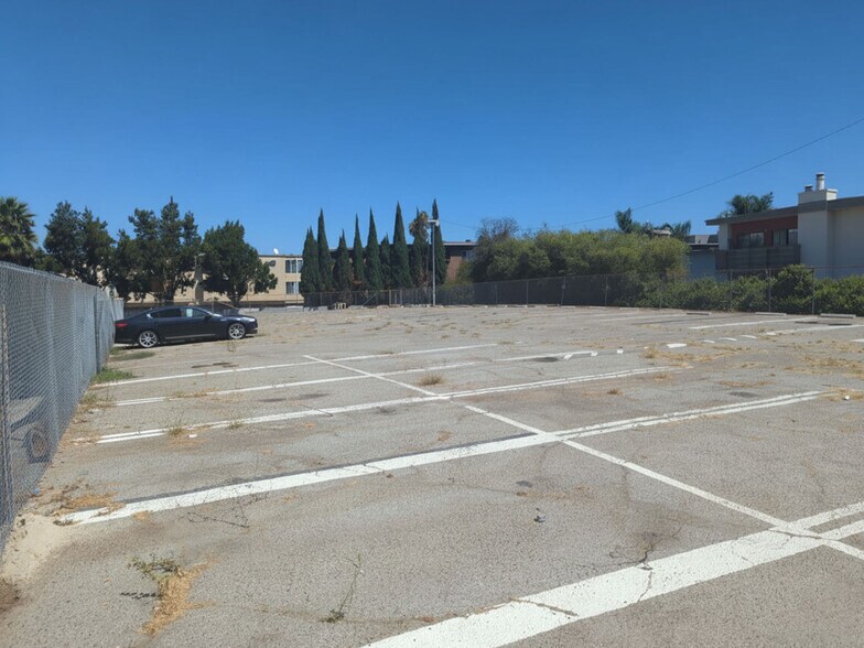 More Photos Of 14827 Ventura Blvd, Sherman Oaks Land For Lease