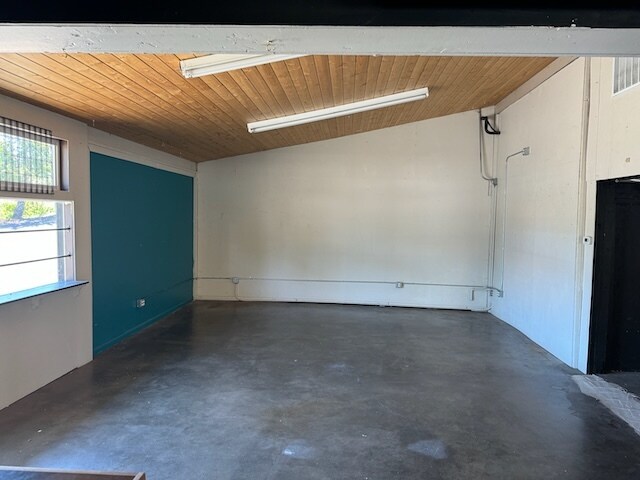 More Photos Of 785 Rogue River Hwy, Grants Pass Freestanding For Sale