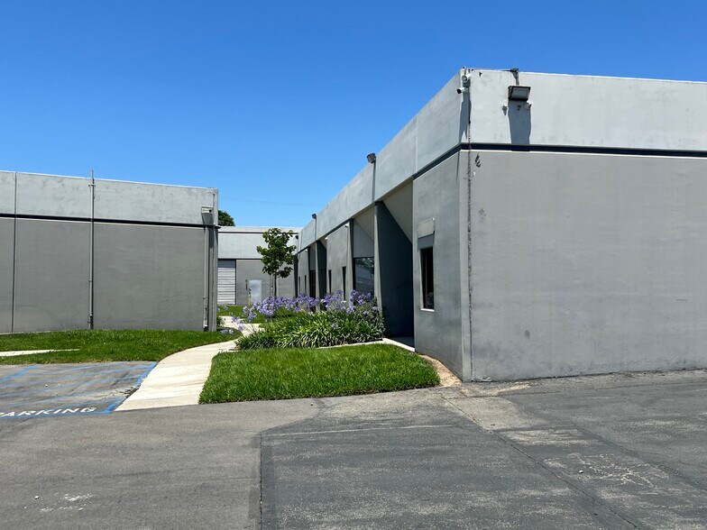 More Photos Of 1126-1140 E Chestnut Ave, Santa Ana Unknown For Lease