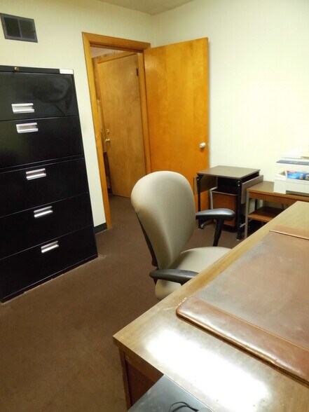 More Photos Of 406 Missouri Ave, East Saint Louis Office For Sale