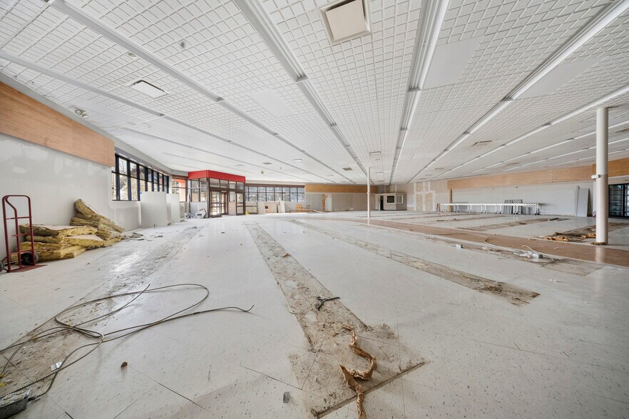 More Photos Of 60 Business US 23 N, Louisa Freestanding For Lease