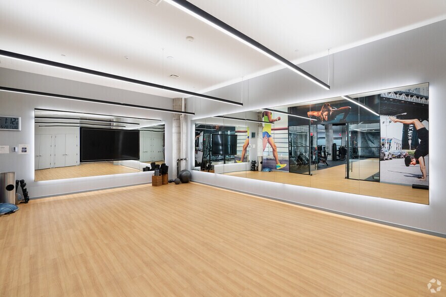 More Photos Of 25 Kent Ave, Brooklyn Office For Lease