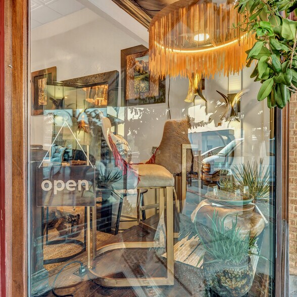 More Photos Of 106 W Main St, Pilot Point Storefront For Sale