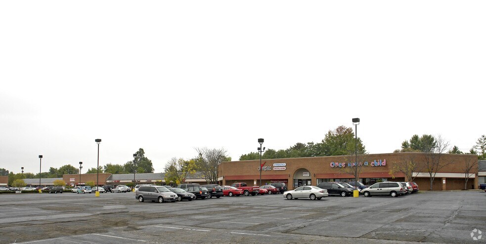 Primary Photo Of 200-288 Mid Rivers Ctr, Saint Peters General Retail For Lease